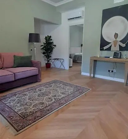 La Luna Piena In Centro