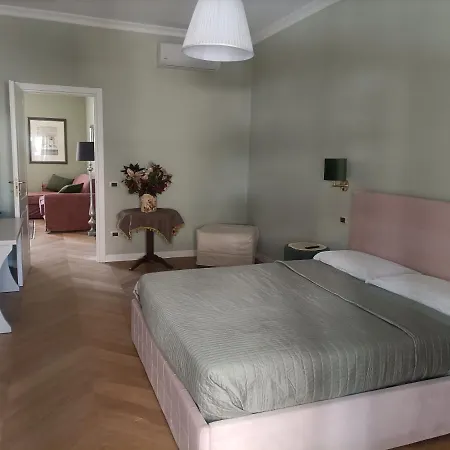 La Luna Piena In Centro